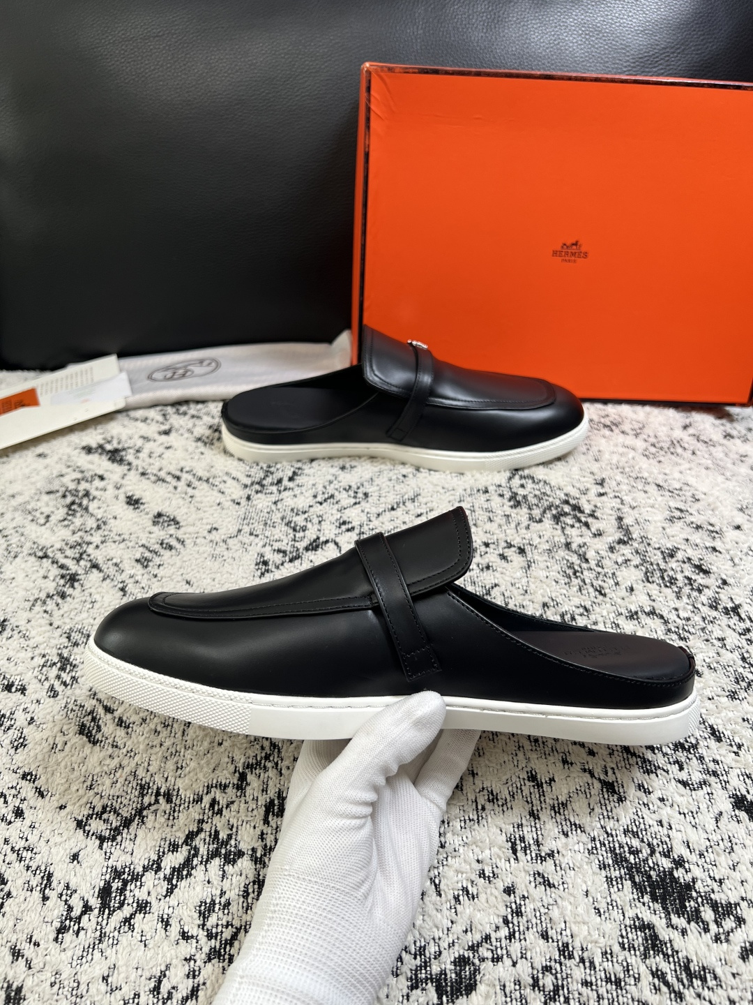 Hermes  高品质  顶级工艺品  爱马仕 专柜同步发售原厂配置，意大利进口原版牛皮面料，高品质拼接工艺，全进口水染