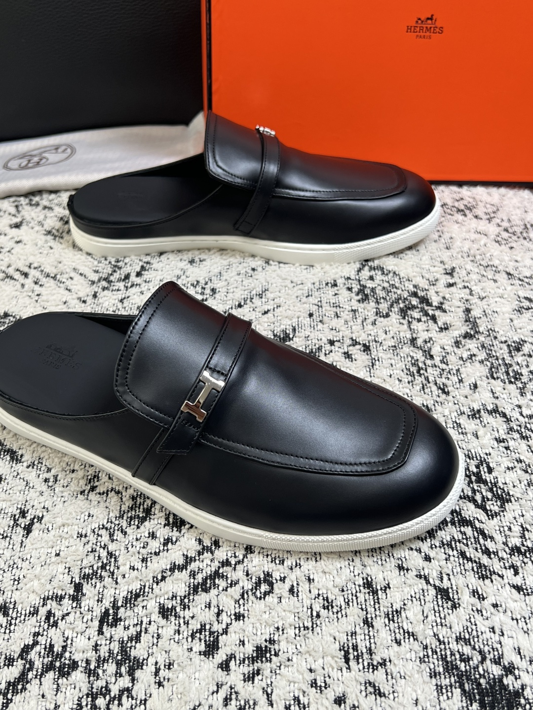 Hermes  高品质  顶级工艺品  爱马仕 专柜同步发售原厂配置，意大利进口原版牛皮面料，高品质拼接工艺，全进口水染