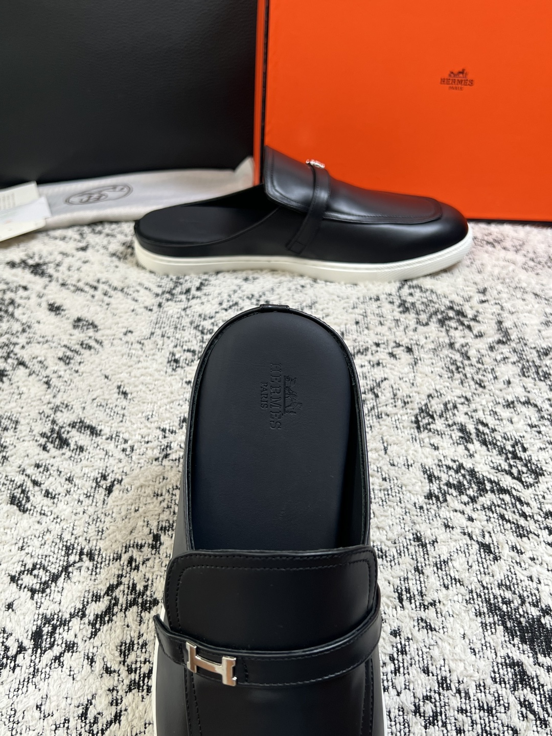 Hermes  高品质  顶级工艺品  爱马仕 专柜同步发售原厂配置，意大利进口原版牛皮面料，高品质拼接工艺，全进口水染