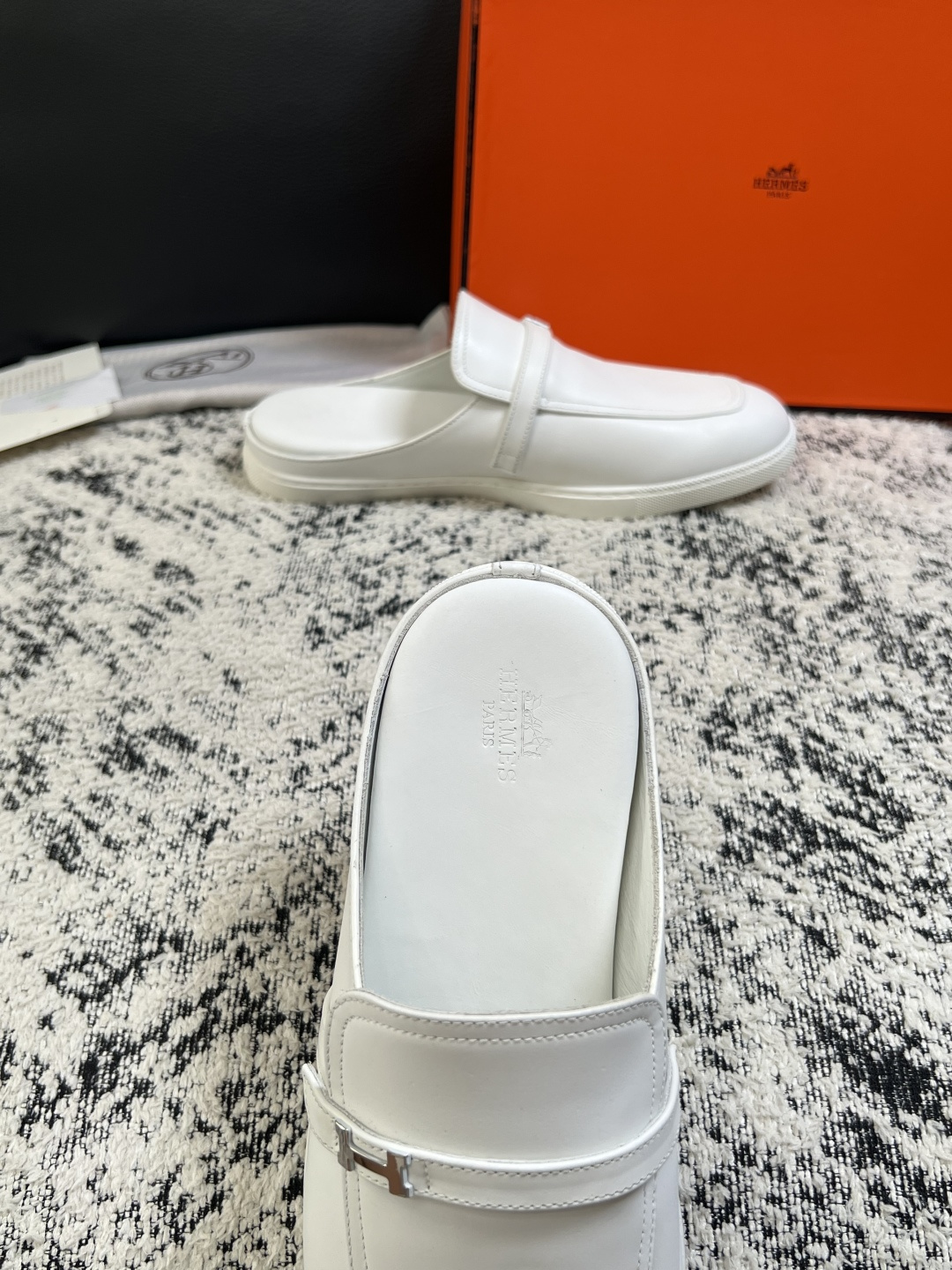 Hermes  高品质  顶级工艺品  爱马仕 专柜同步发售原厂配置，意大利进口原版牛皮面料，高品质拼接工艺，全进口水染