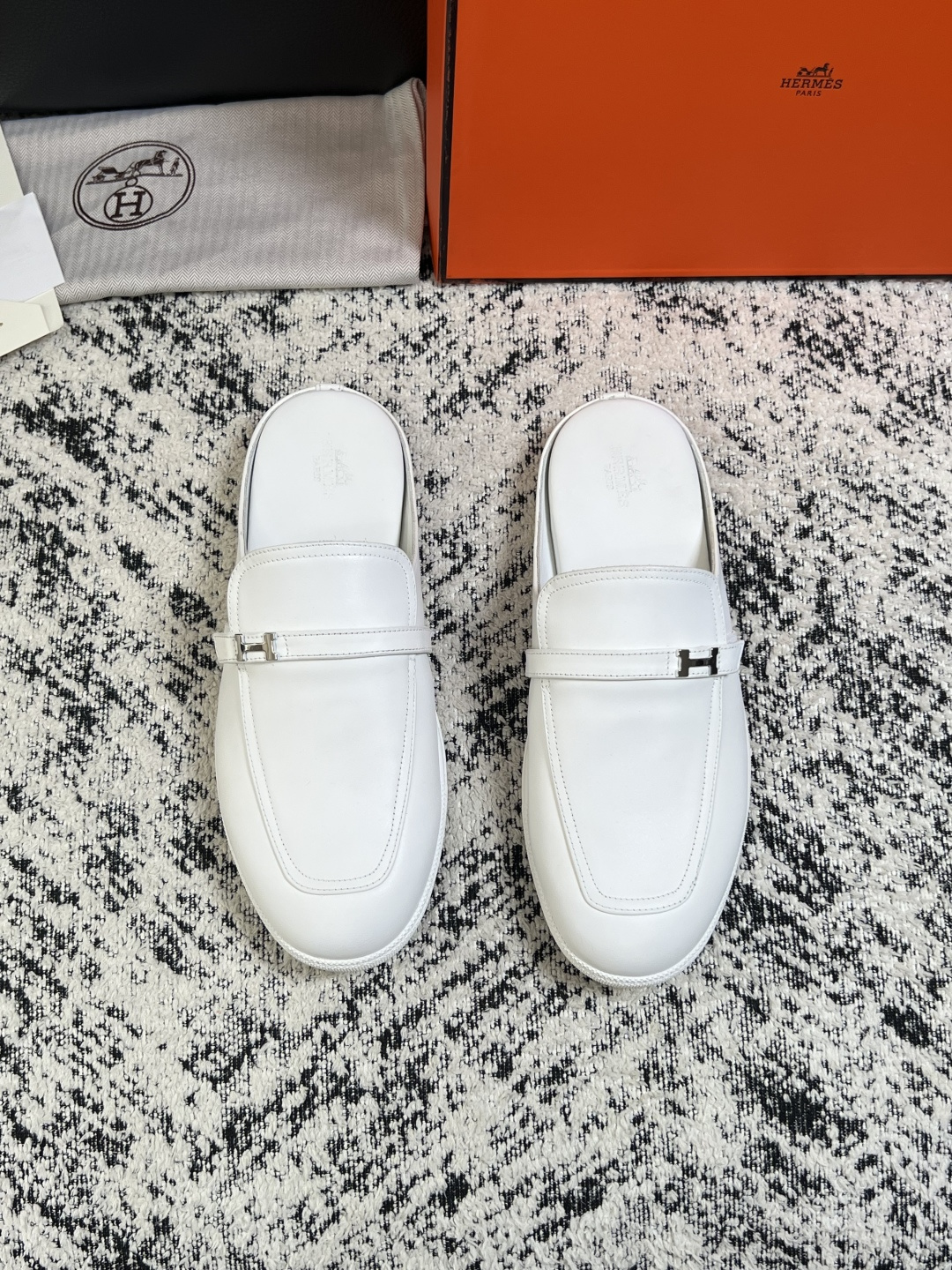 Hermes  高品质  顶级工艺品  爱马仕 专柜同步发售原厂配置，意大利进口原版牛皮面料，高品质拼接工艺，全进口水染