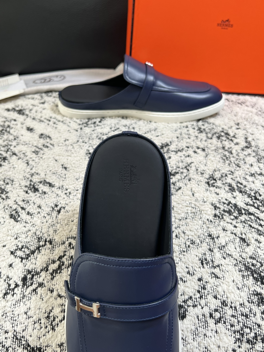 Hermes  高品质  顶级工艺品  爱马仕 专柜同步发售原厂配置，意大利进口原版牛皮面料，高品质拼接工艺，全进口水染