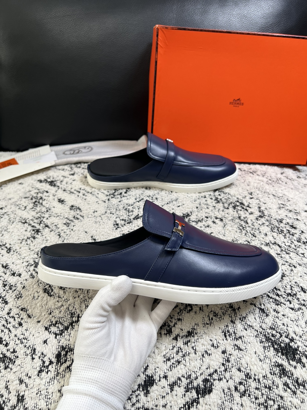 Hermes  高品质  顶级工艺品  爱马仕 专柜同步发售原厂配置，意大利进口原版牛皮面料，高品质拼接工艺，全进口水染