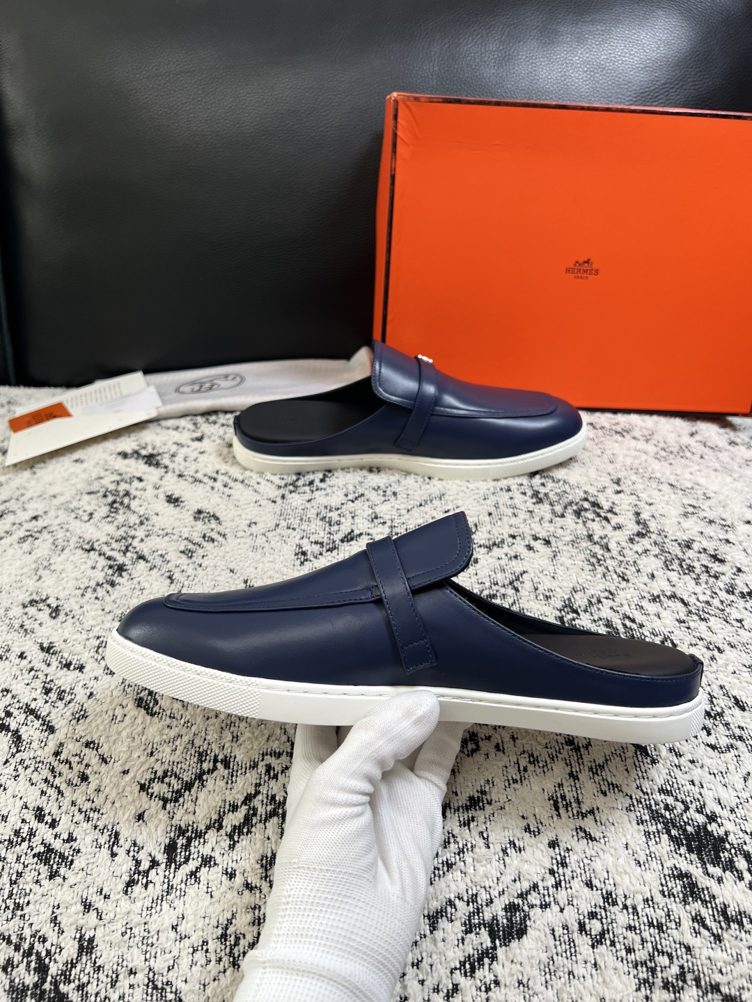 Hermes  高品质  顶级工艺品  爱马仕 专柜同步发售原厂配置，意大利进口原版牛皮面料，高品质拼接工艺，全进口水染