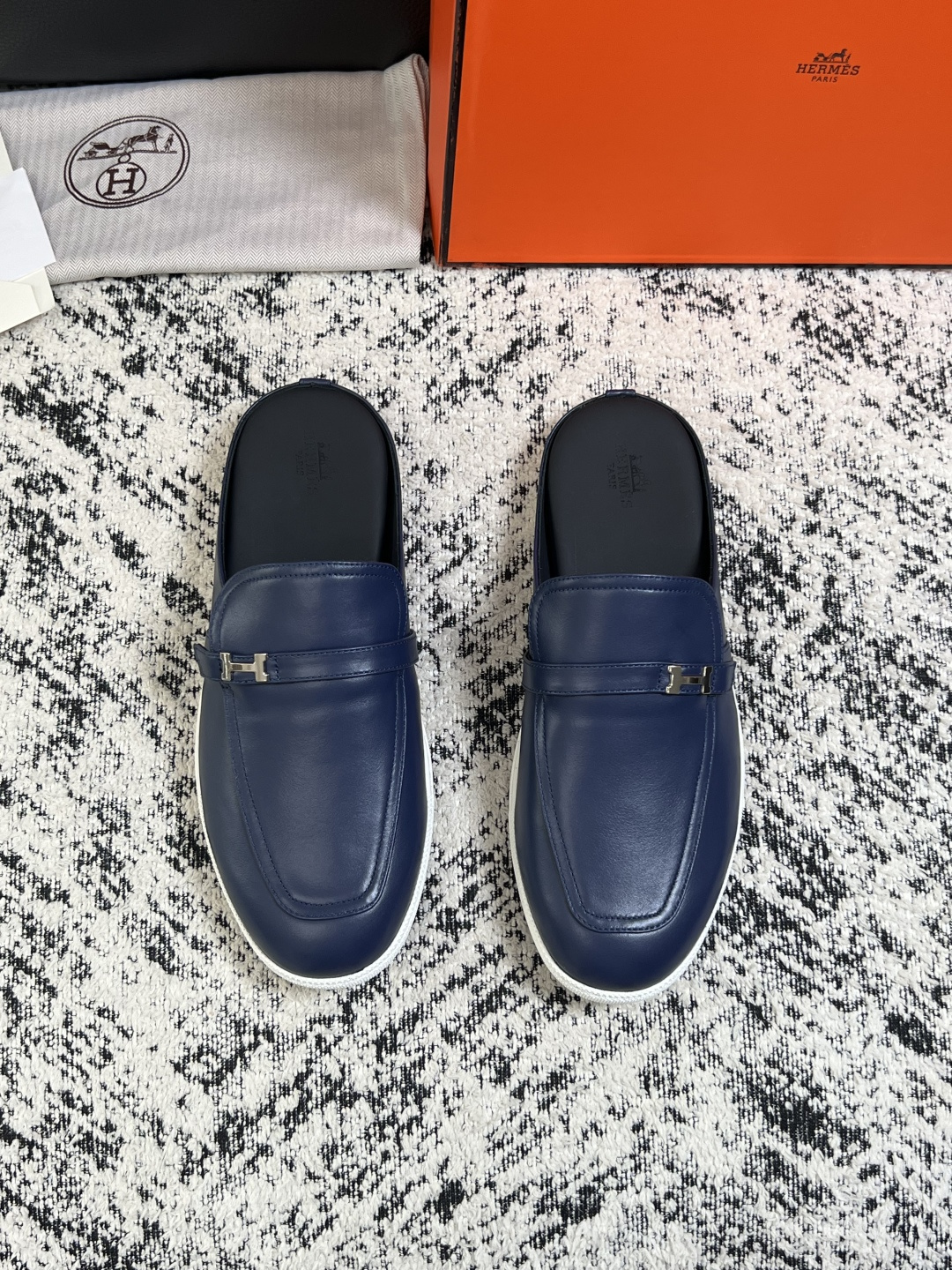 Hermes  高品质  顶级工艺品  爱马仕 专柜同步发售原厂配置，意大利进口原版牛皮面料，高品质拼接工艺，全进口水染