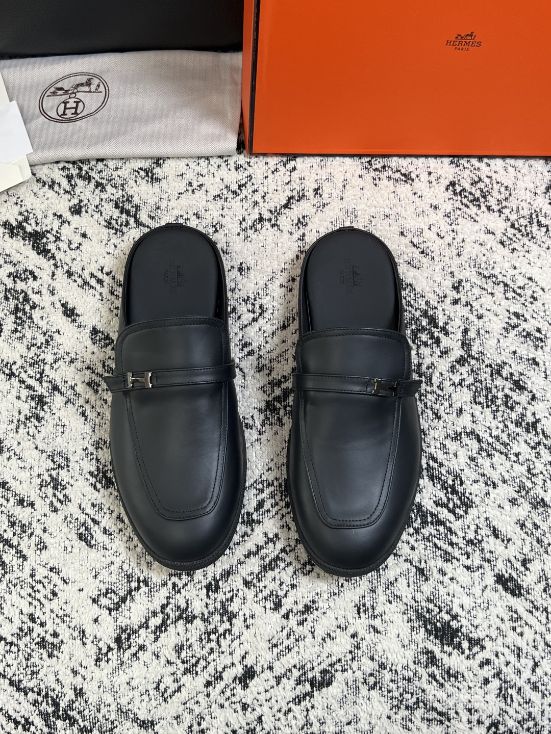 Hermes  高品质  顶级工艺品  爱马仕 专柜同步发售原厂配置，意大利进口原版牛皮面料，高品质拼接工艺，全进口水染