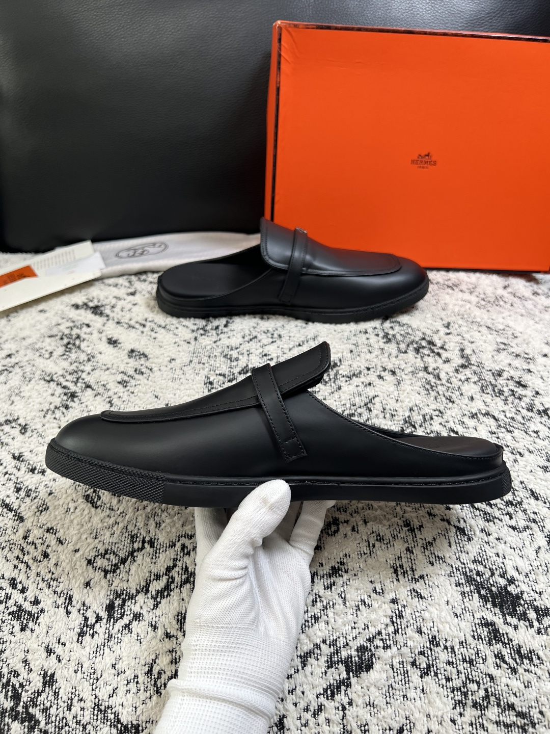 Hermes  高品质  顶级工艺品  爱马仕 专柜同步发售原厂配置，意大利进口原版牛皮面料，高品质拼接工艺，全进口水染