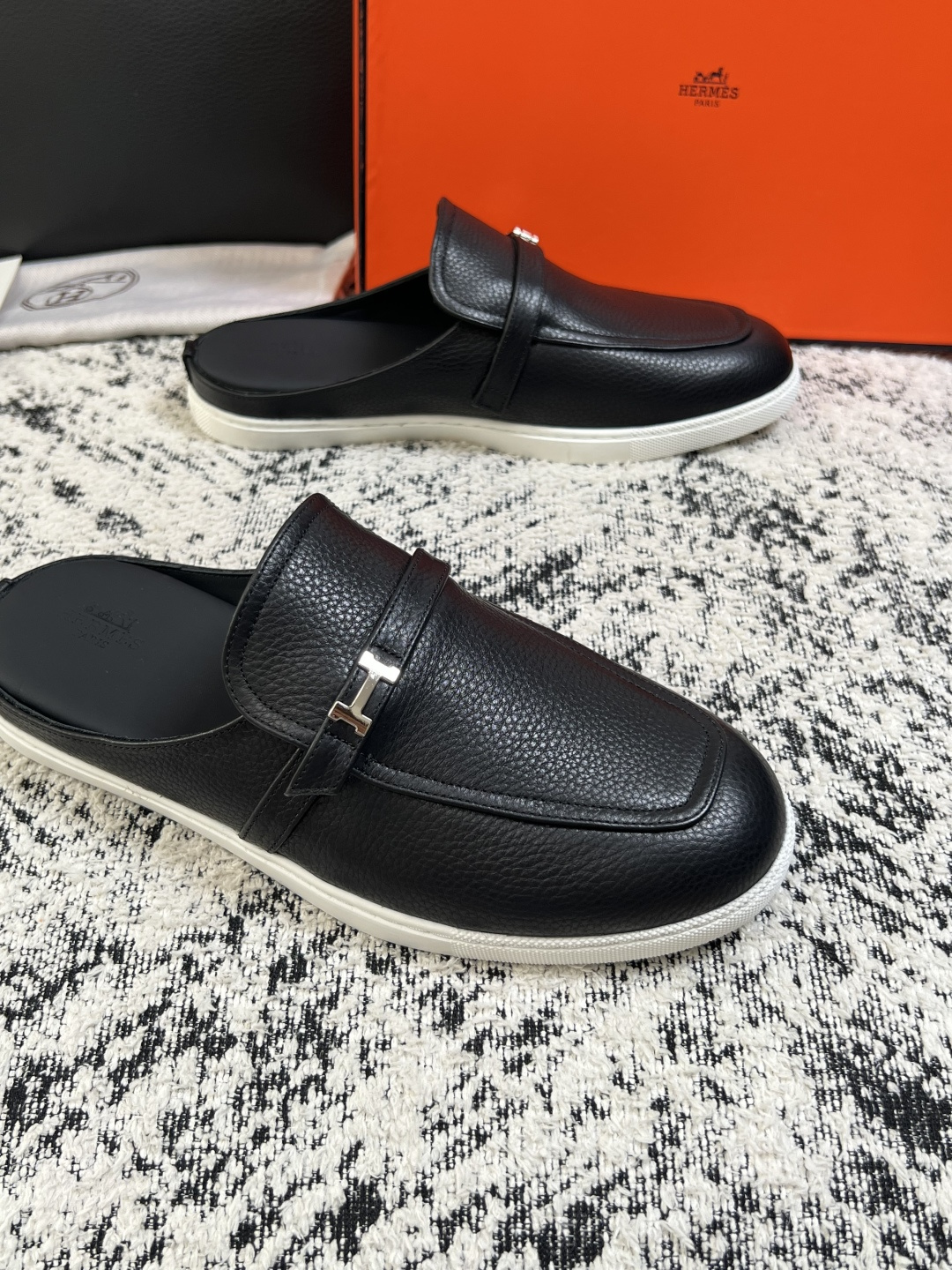 Hermes  高品质  顶级工艺品  爱马仕 专柜同步发售原厂配置，意大利进口原版牛皮面料，高品质拼接工艺，全进口水染