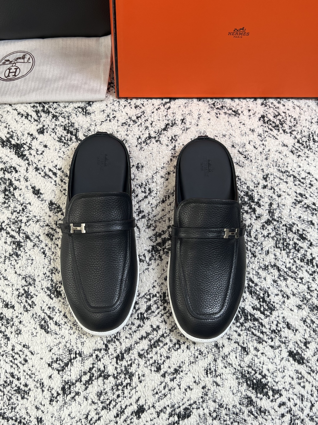 Hermes  高品质  顶级工艺品  爱马仕 专柜同步发售原厂配置，意大利进口原版牛皮面料，高品质拼接工艺，全进口水染