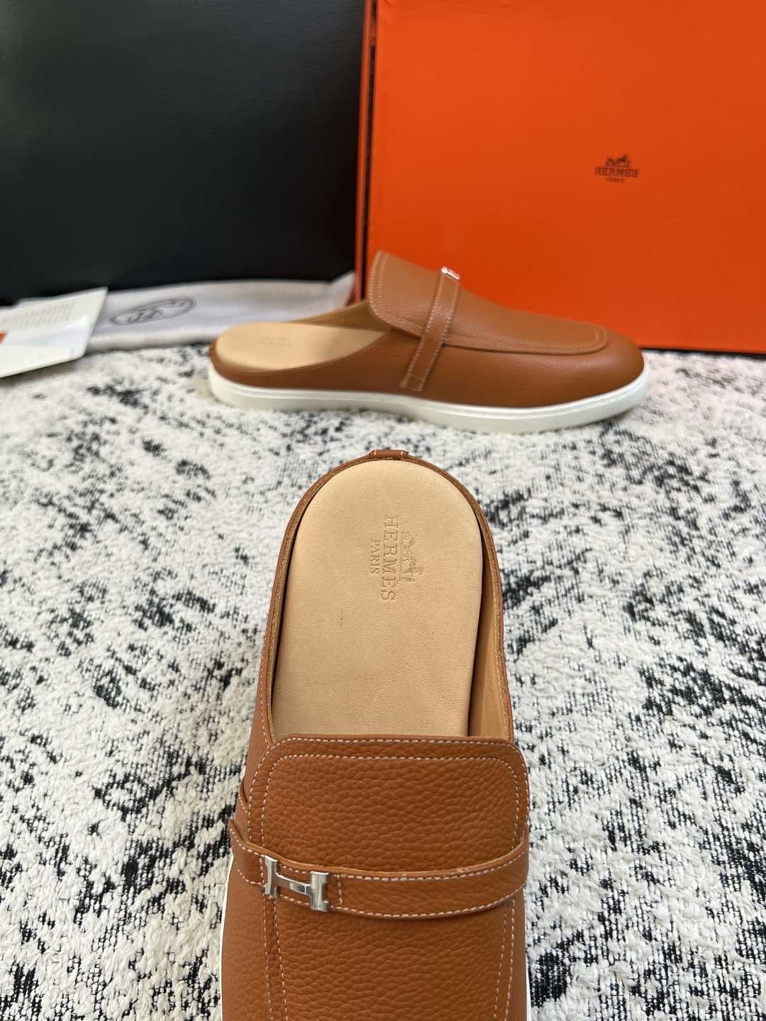Hermes  高品质  顶级工艺品  爱马仕 专柜同步发售原厂配置，意大利进口原版牛皮面料，高品质拼接工艺，全进口水染