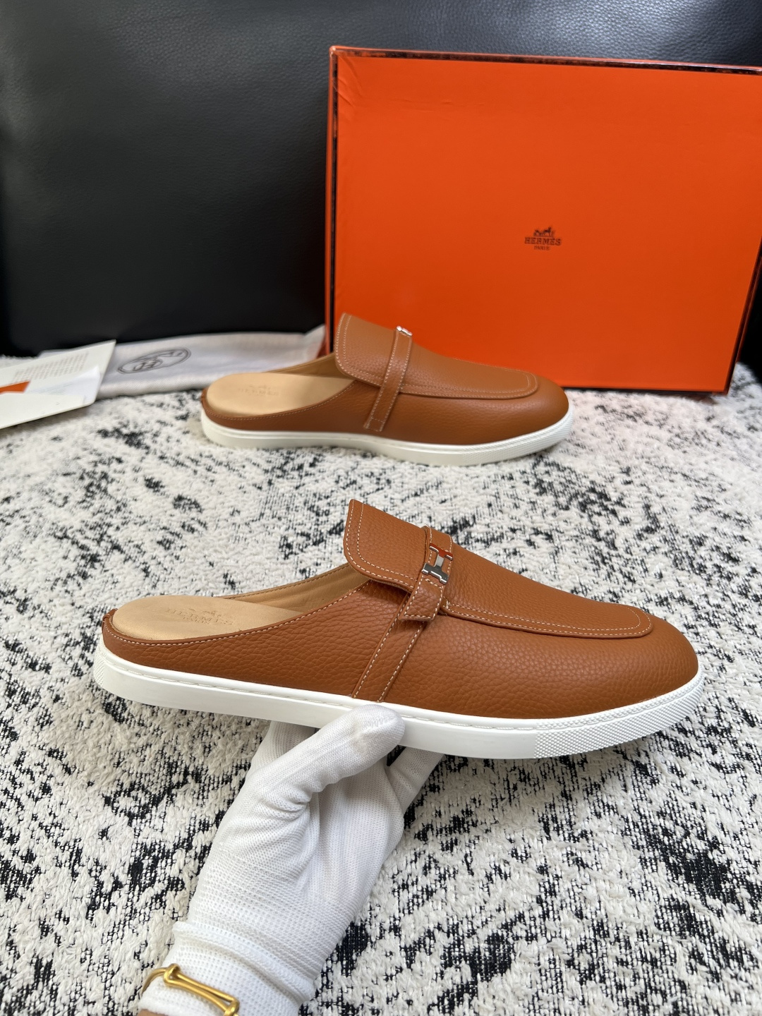 Hermes  高品质  顶级工艺品  爱马仕 专柜同步发售原厂配置，意大利进口原版牛皮面料，高品质拼接工艺，全进口水染