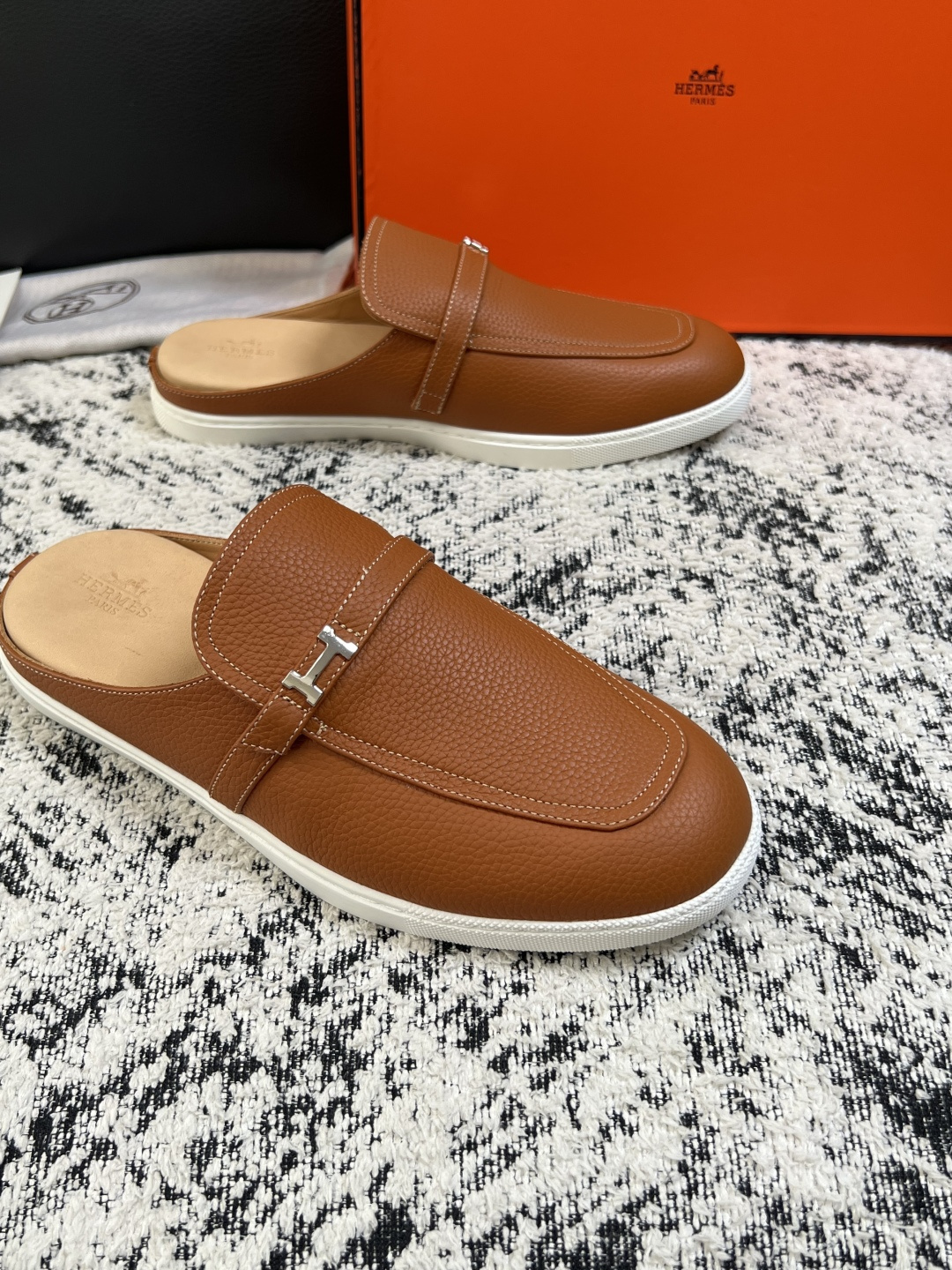 Hermes  高品质  顶级工艺品  爱马仕 专柜同步发售原厂配置，意大利进口原版牛皮面料，高品质拼接工艺，全进口水染