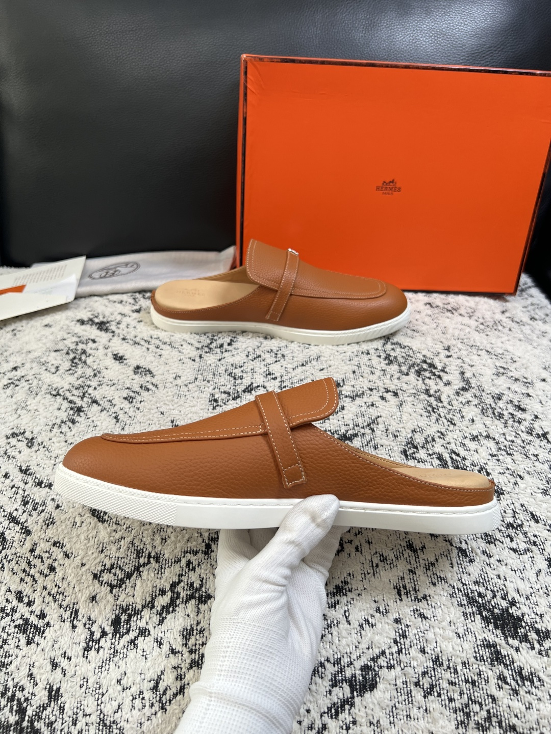 Hermes  高品质  顶级工艺品  爱马仕 专柜同步发售原厂配置，意大利进口原版牛皮面料，高品质拼接工艺，全进口水染