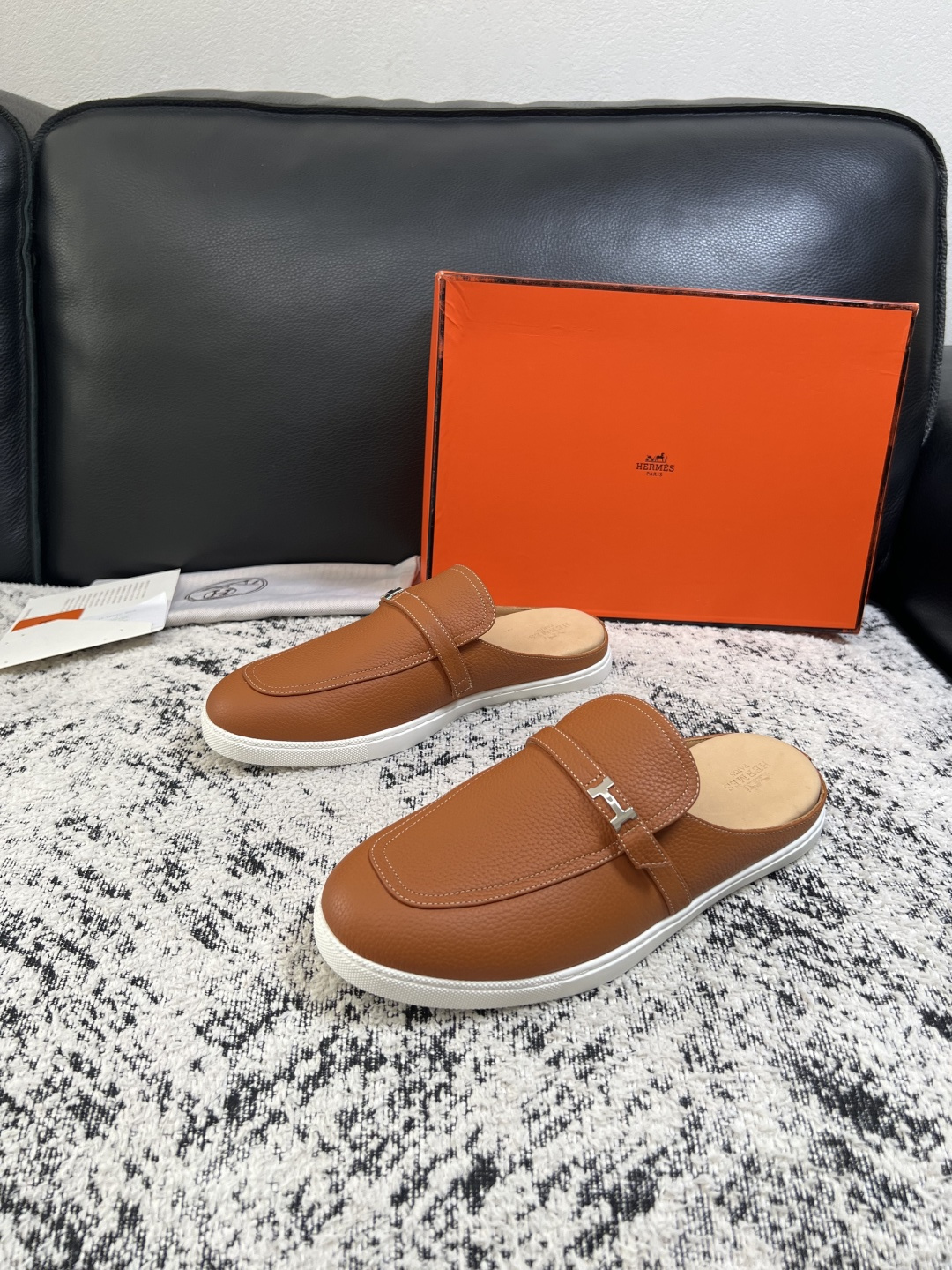 Hermes  高品质  顶级工艺品  爱马仕 专柜同步发售原厂配置，意大利进口原版牛皮面料，高品质拼接工艺，全进口水染