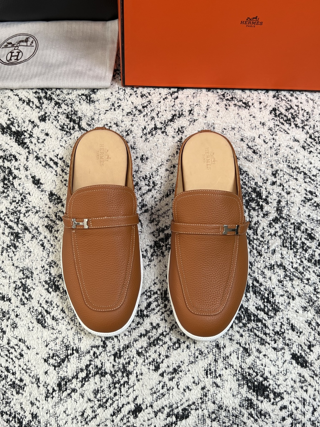 Hermes  高品质  顶级工艺品  爱马仕 专柜同步发售原厂配置，意大利进口原版牛皮面料，高品质拼接工艺，全进口水染