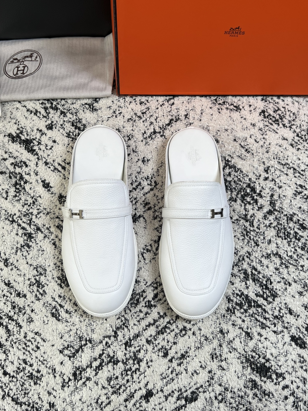 Hermes  高品质  顶级工艺品  爱马仕 专柜同步发售原厂配置，意大利进口原版牛皮面料，高品质拼接工艺，全进口水染