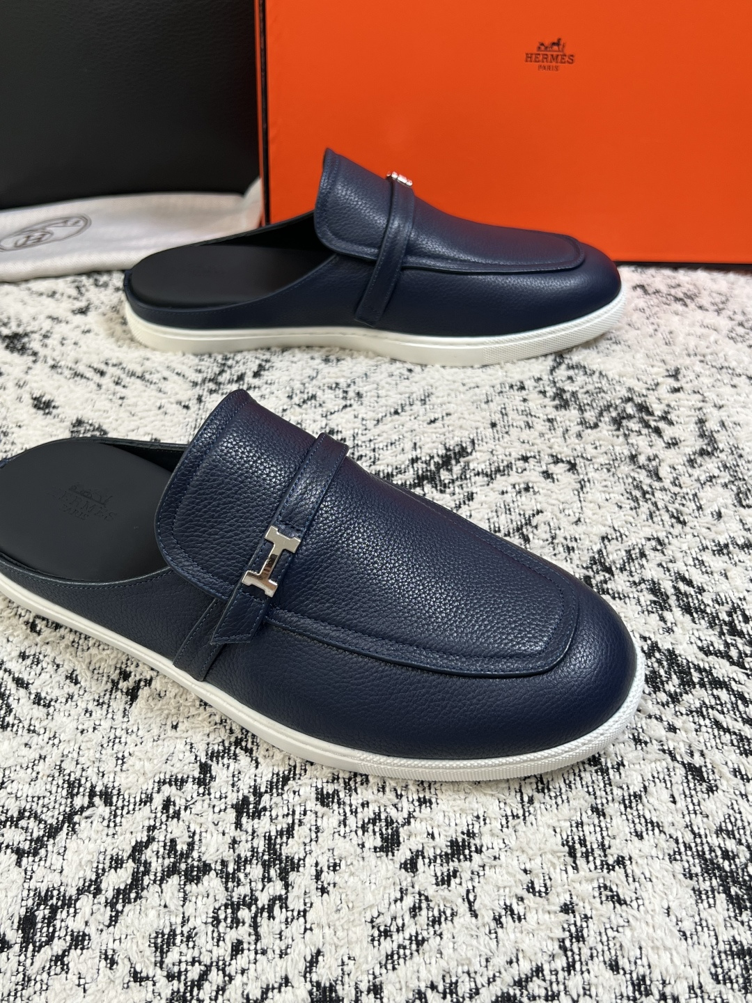 Hermes  高品质  顶级工艺品  爱马仕 专柜同步发售原厂配置，意大利进口原版牛皮面料，高品质拼接工艺，全进口水染