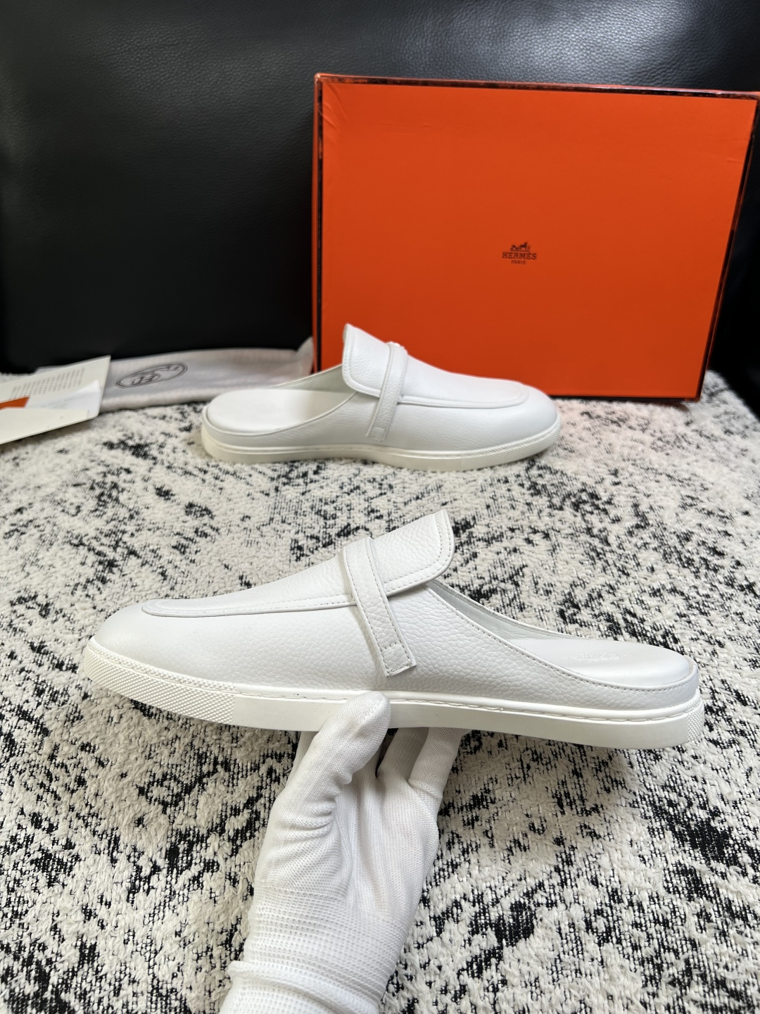 Hermes  高品质  顶级工艺品  爱马仕 专柜同步发售原厂配置，意大利进口原版牛皮面料，高品质拼接工艺，全进口水染