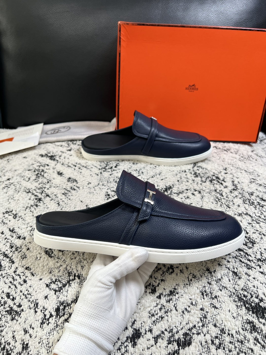 Hermes  高品质  顶级工艺品  爱马仕 专柜同步发售原厂配置，意大利进口原版牛皮面料，高品质拼接工艺，全进口水染