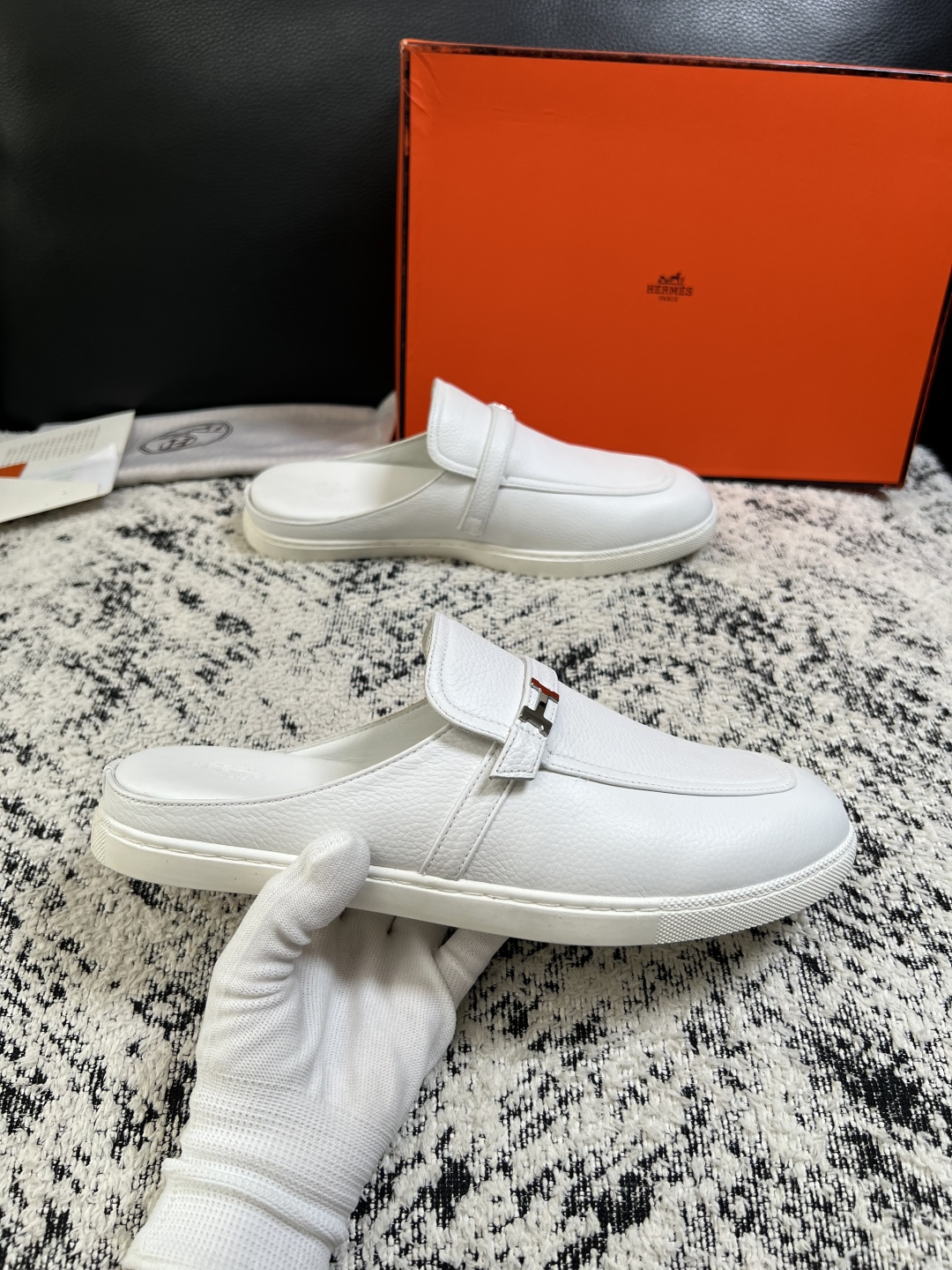 Hermes  高品质  顶级工艺品  爱马仕 专柜同步发售原厂配置，意大利进口原版牛皮面料，高品质拼接工艺，全进口水染
