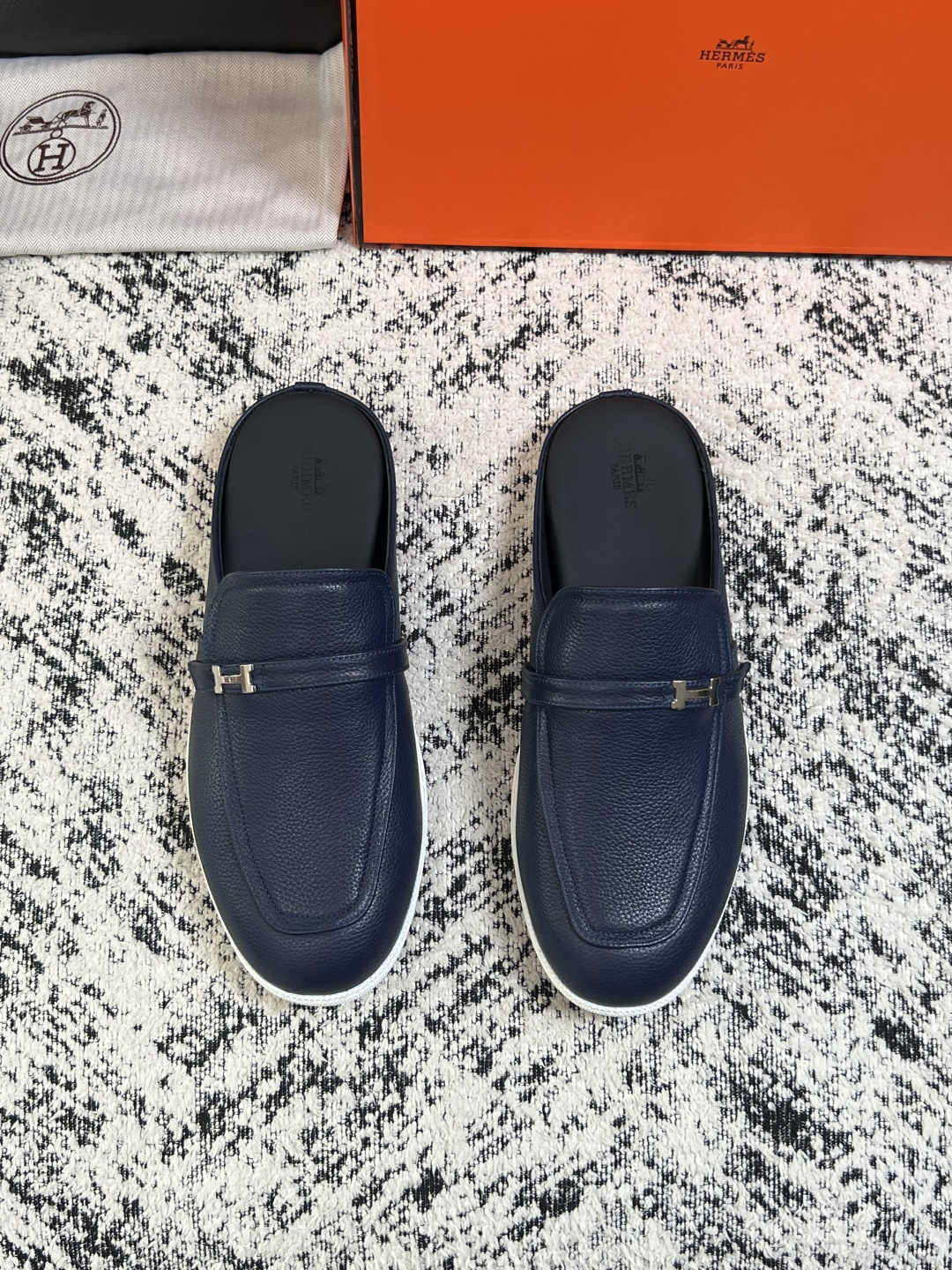 Hermes  高品质  顶级工艺品  爱马仕 专柜同步发售原厂配置，意大利进口原版牛皮面料，高品质拼接工艺，全进口水染