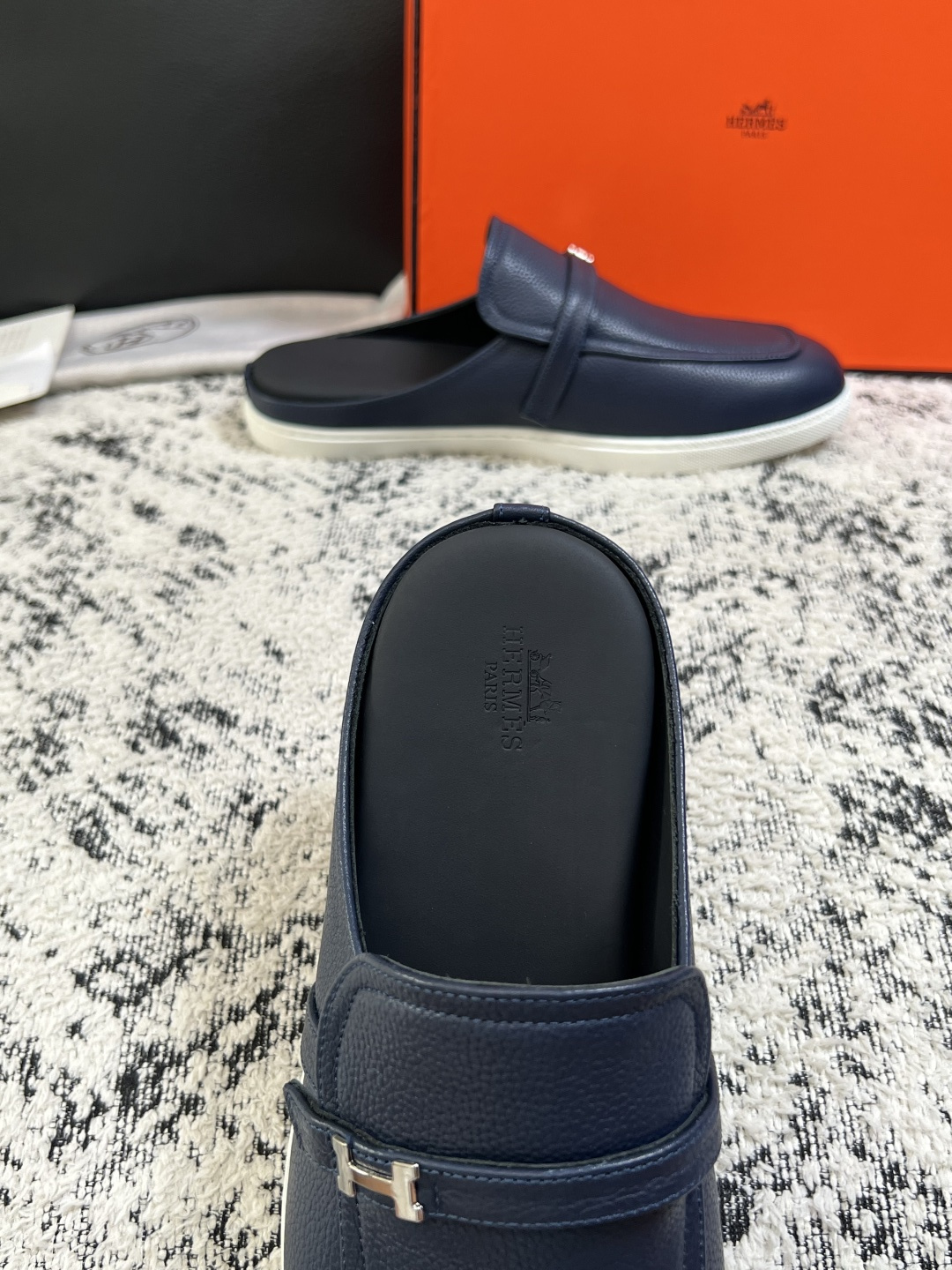Hermes  高品质  顶级工艺品  爱马仕 专柜同步发售原厂配置，意大利进口原版牛皮面料，高品质拼接工艺，全进口水染