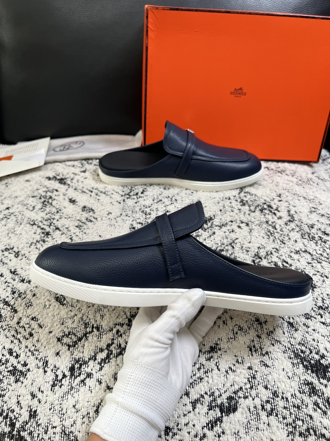 Hermes  高品质  顶级工艺品  爱马仕 专柜同步发售原厂配置，意大利进口原版牛皮面料，高品质拼接工艺，全进口水染