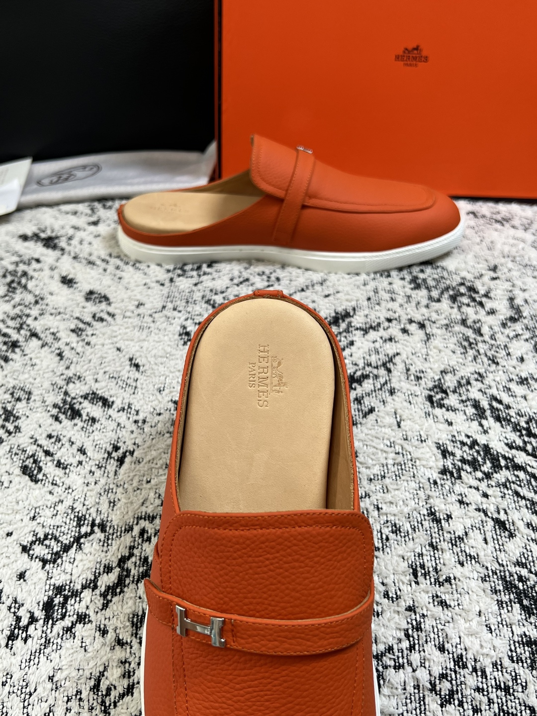 Hermes  高品质  顶级工艺品  爱马仕 专柜同步发售原厂配置，意大利进口原版牛皮面料，高品质拼接工艺，全进口水染