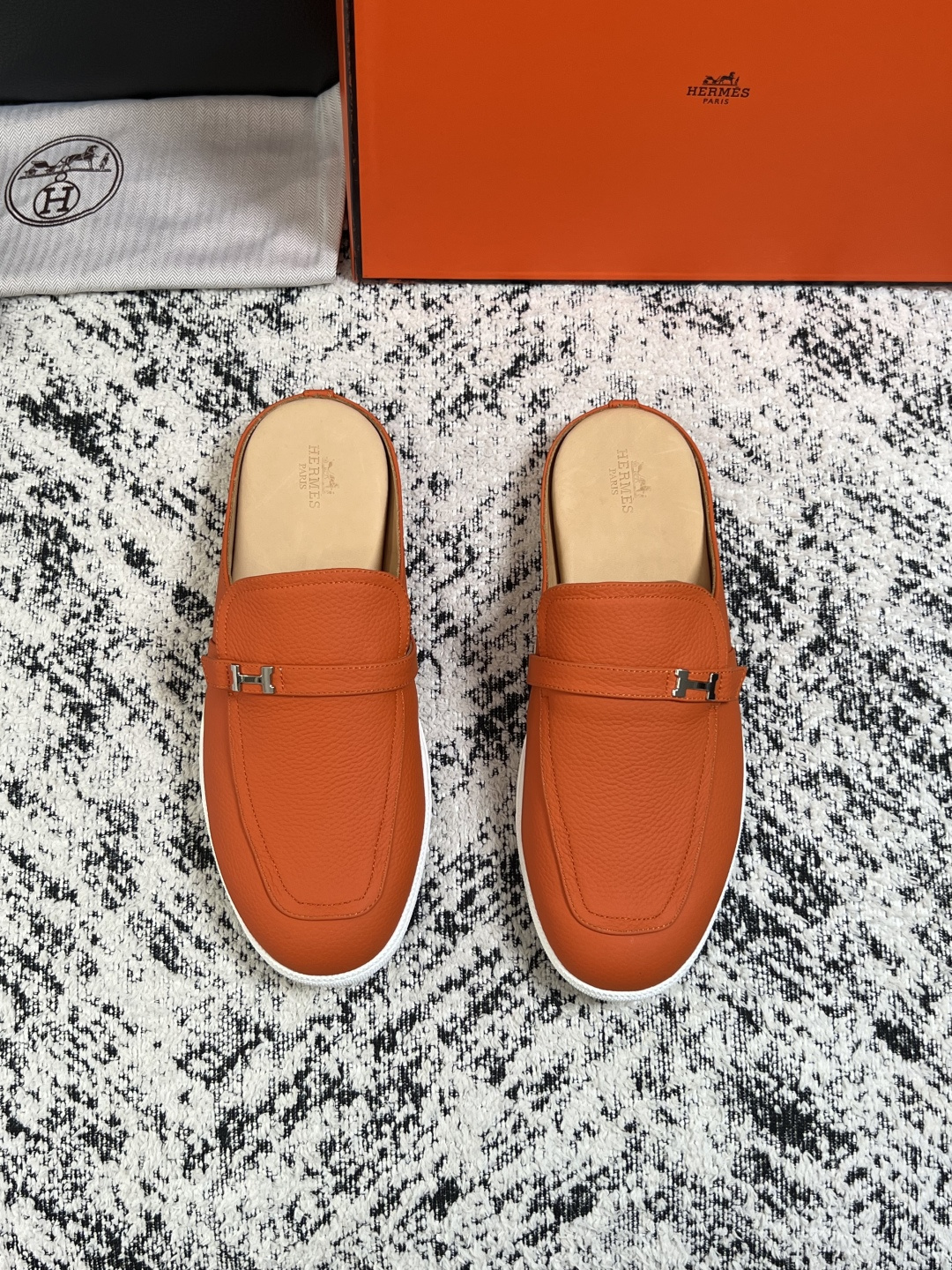 Hermes  高品质  顶级工艺品  爱马仕 专柜同步发售原厂配置，意大利进口原版牛皮面料，高品质拼接工艺，全进口水染