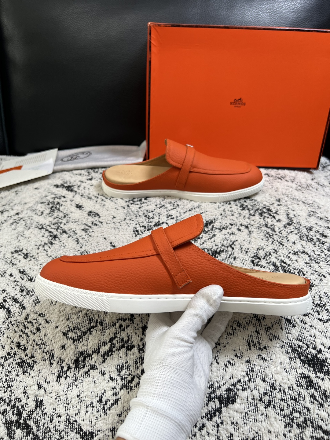 Hermes  高品质  顶级工艺品  爱马仕 专柜同步发售原厂配置，意大利进口原版牛皮面料，高品质拼接工艺，全进口水染