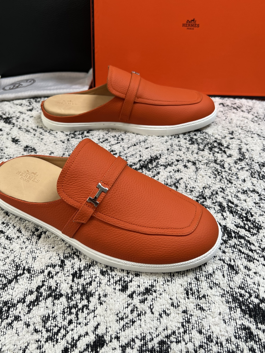 Hermes  高品质  顶级工艺品  爱马仕 专柜同步发售原厂配置，意大利进口原版牛皮面料，高品质拼接工艺，全进口水染