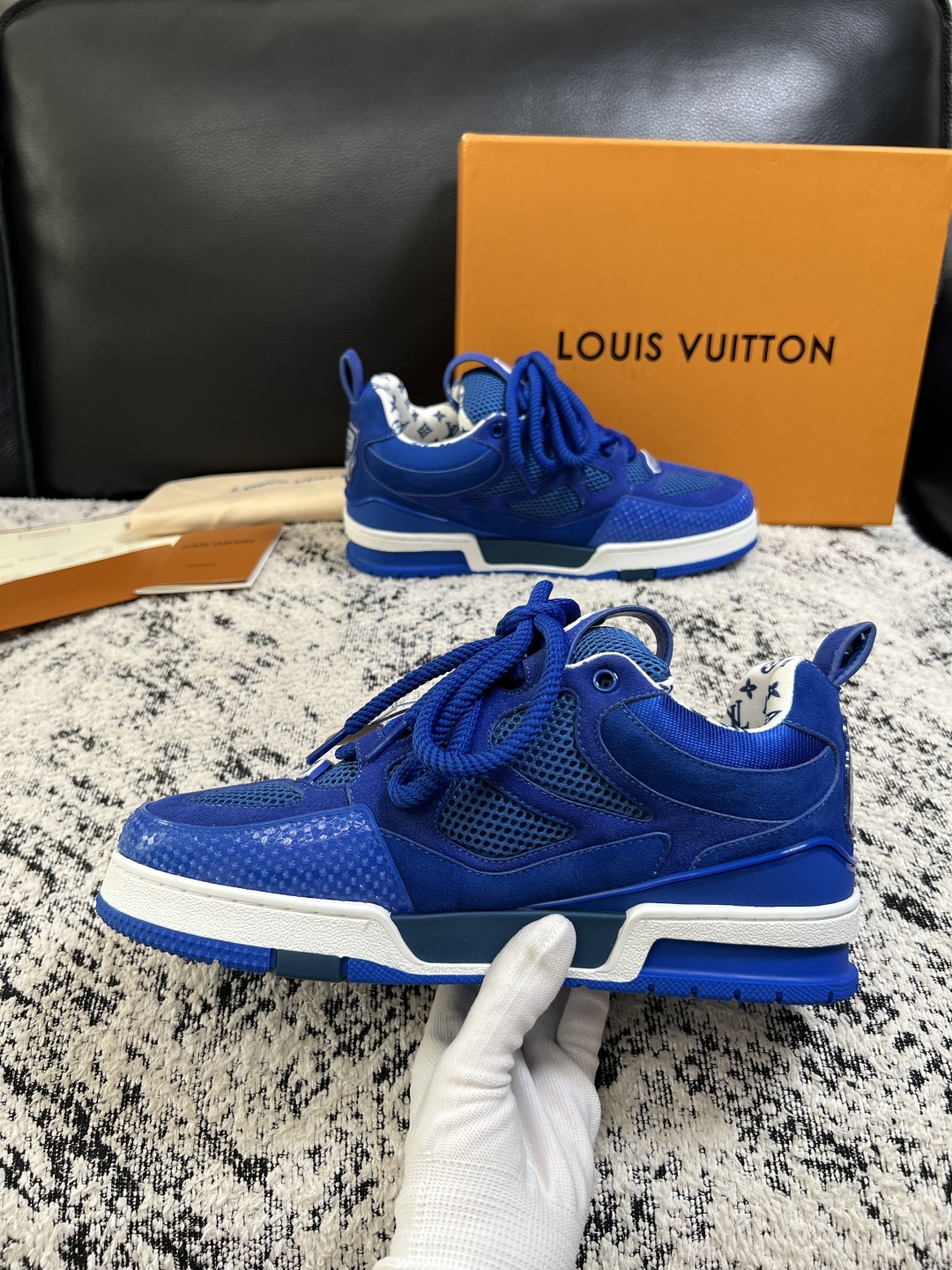 Lv  高品质  顶级工艺品  路易威登，运动板鞋专柜同步，鞋面意大利进口，高品质拼接缤纷色彩复杂工艺品，进口网布里垫柔