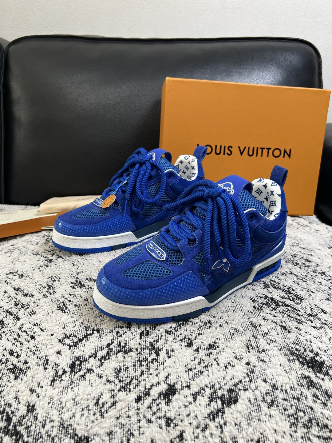 Lv  高品质  顶级工艺品  路易威登，运动板鞋专柜同步，鞋面意大利进口，高品质拼接缤纷色彩复杂工艺品，进口网布里垫柔