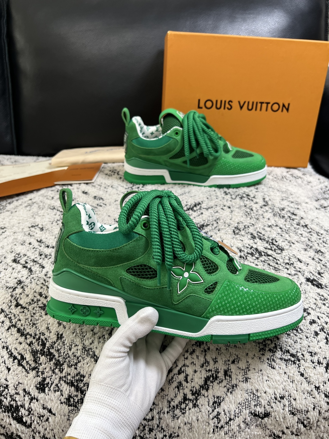 Lv  高品质  顶级工艺品  路易威登，运动板鞋专柜同步，鞋面意大利进口，高品质拼接缤纷色彩复杂工艺品，进口网布里垫柔