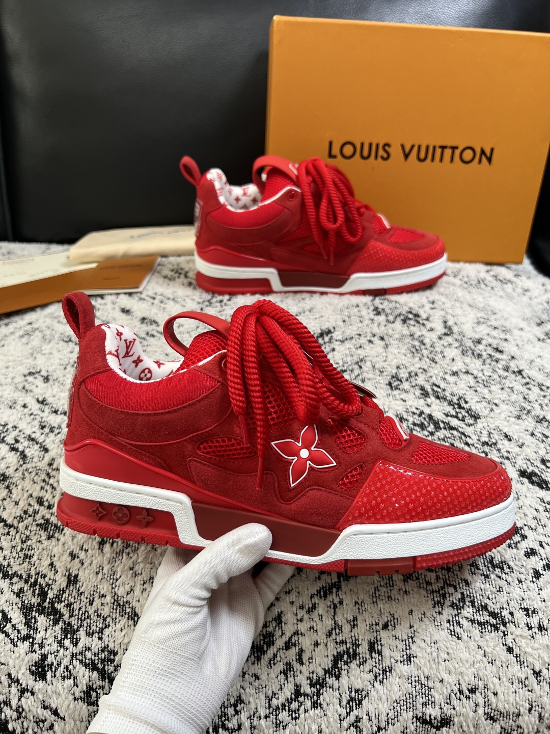 Lv  高品质  顶级工艺品  路易威登，运动板鞋专柜同步，鞋面意大利进口，高品质拼接缤纷色彩复杂工艺品，进口网布里垫柔