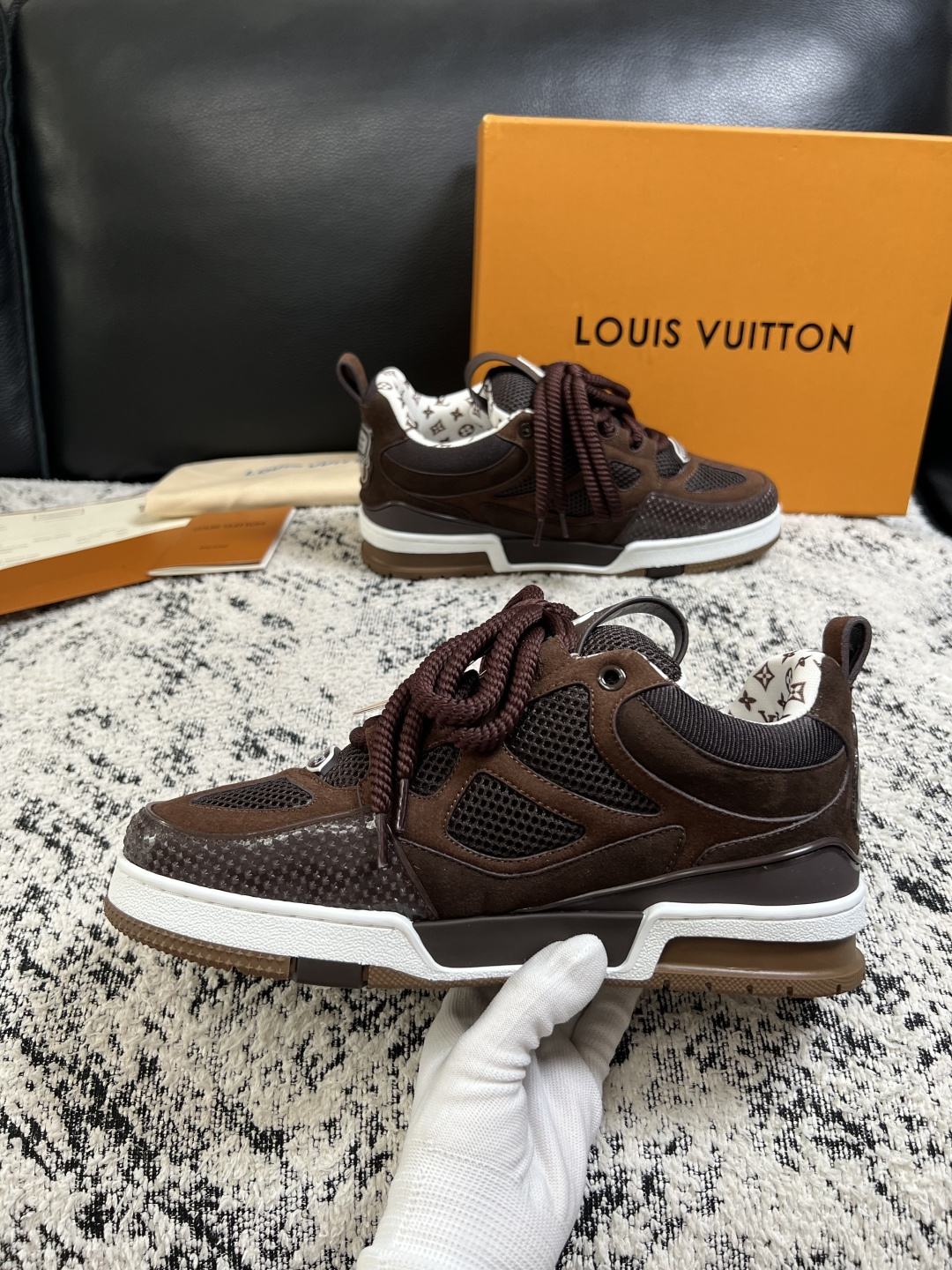 Lv  高品质  顶级工艺品  路易威登，运动板鞋专柜同步，鞋面意大利进口，高品质拼接缤纷色彩复杂工艺品，进口网布里垫柔