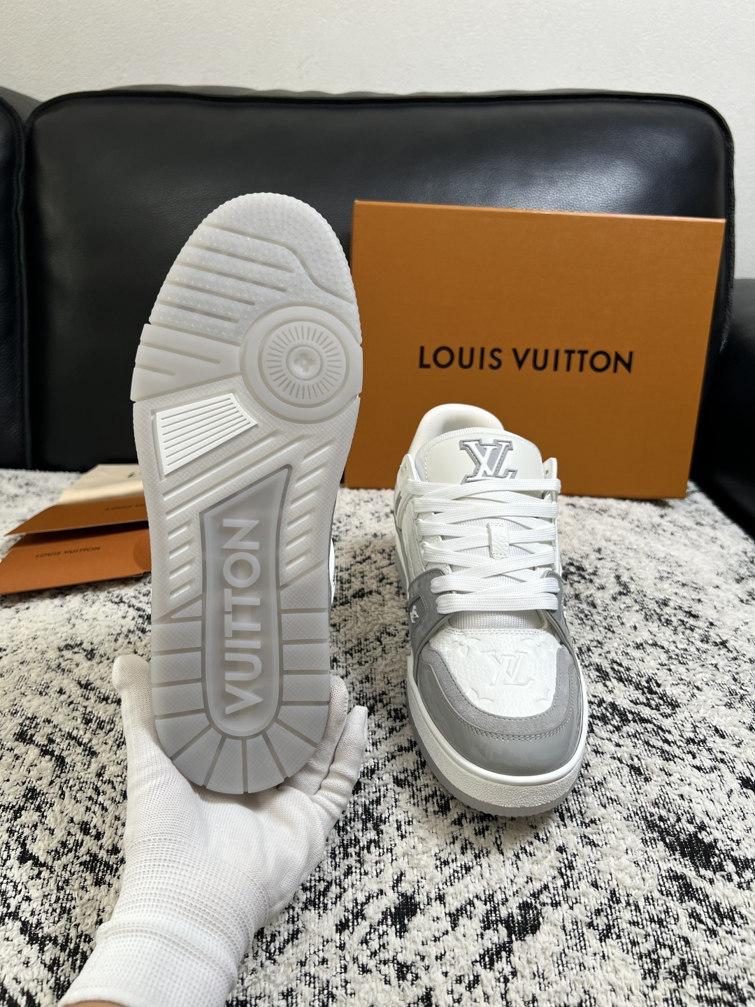 Lv  高品质  顶级工艺品  路易威登，运动板鞋专柜同步，鞋面意大利进口，高品质拼接缤纷色彩复杂工艺品，进口网布里垫柔