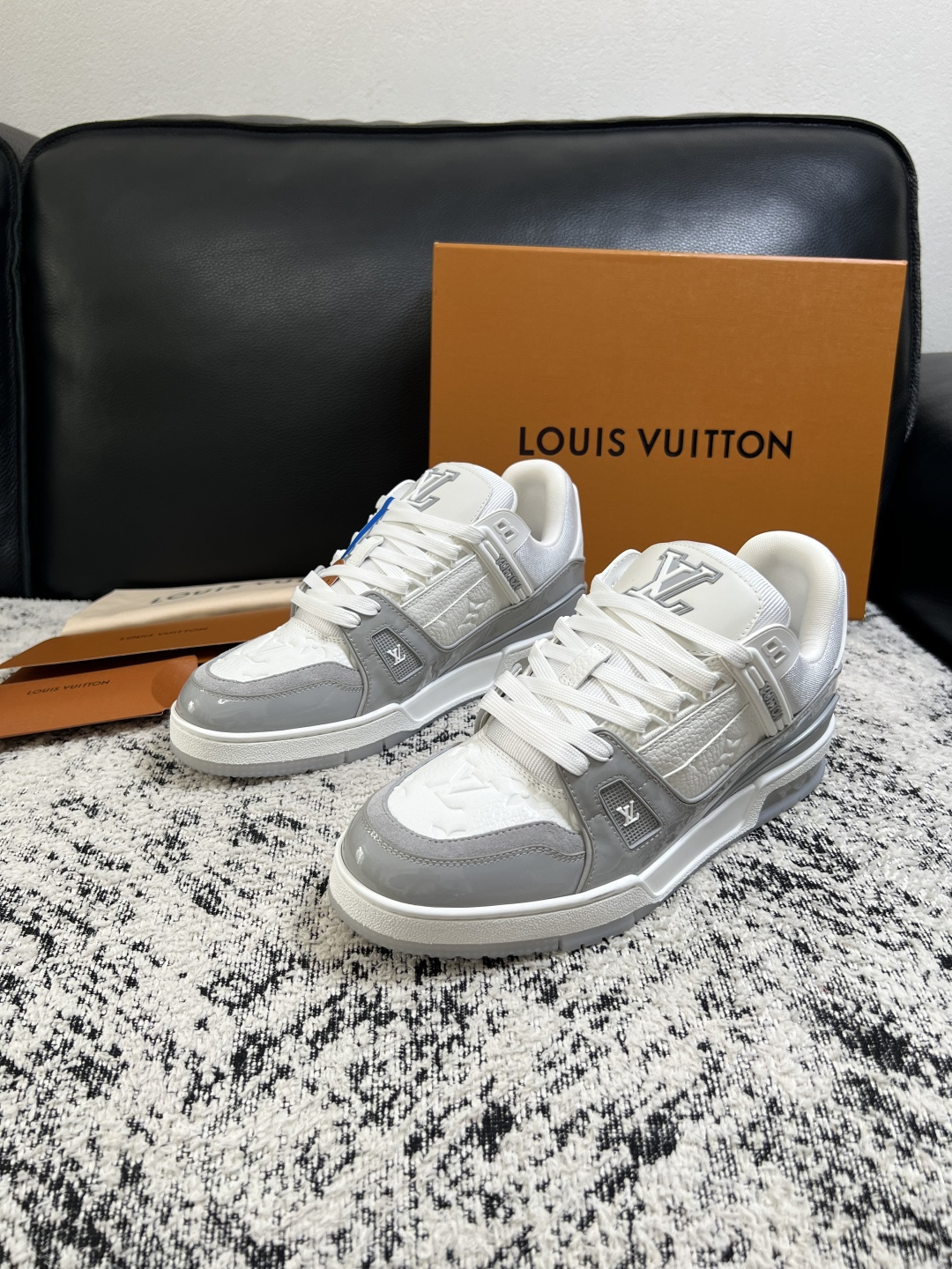 Lv  高品质  顶级工艺品  路易威登，运动板鞋专柜同步，鞋面意大利进口，高品质拼接缤纷色彩复杂工艺品，进口网布里垫柔