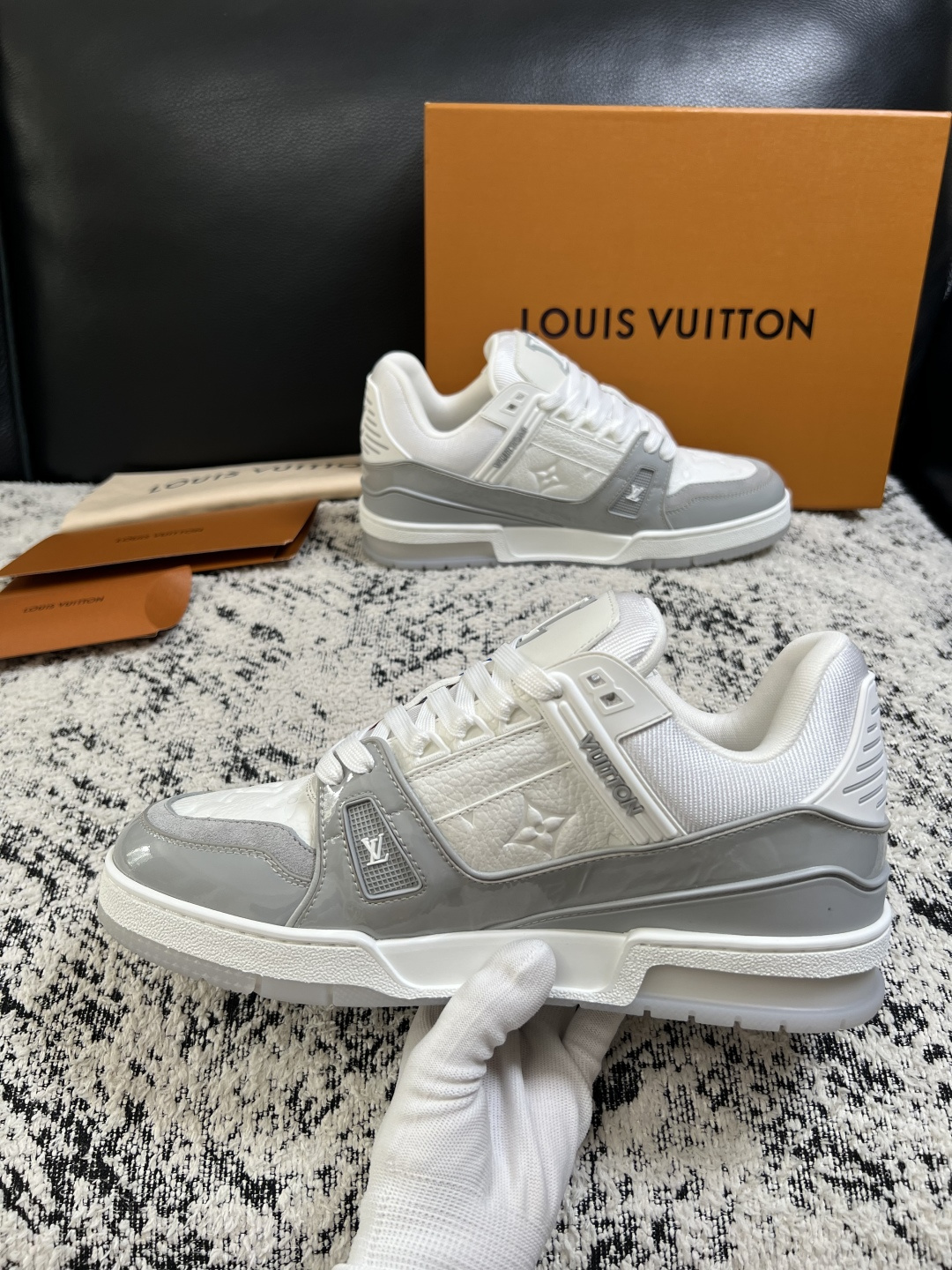 Lv  高品质  顶级工艺品  路易威登，运动板鞋专柜同步，鞋面意大利进口，高品质拼接缤纷色彩复杂工艺品，进口网布里垫柔