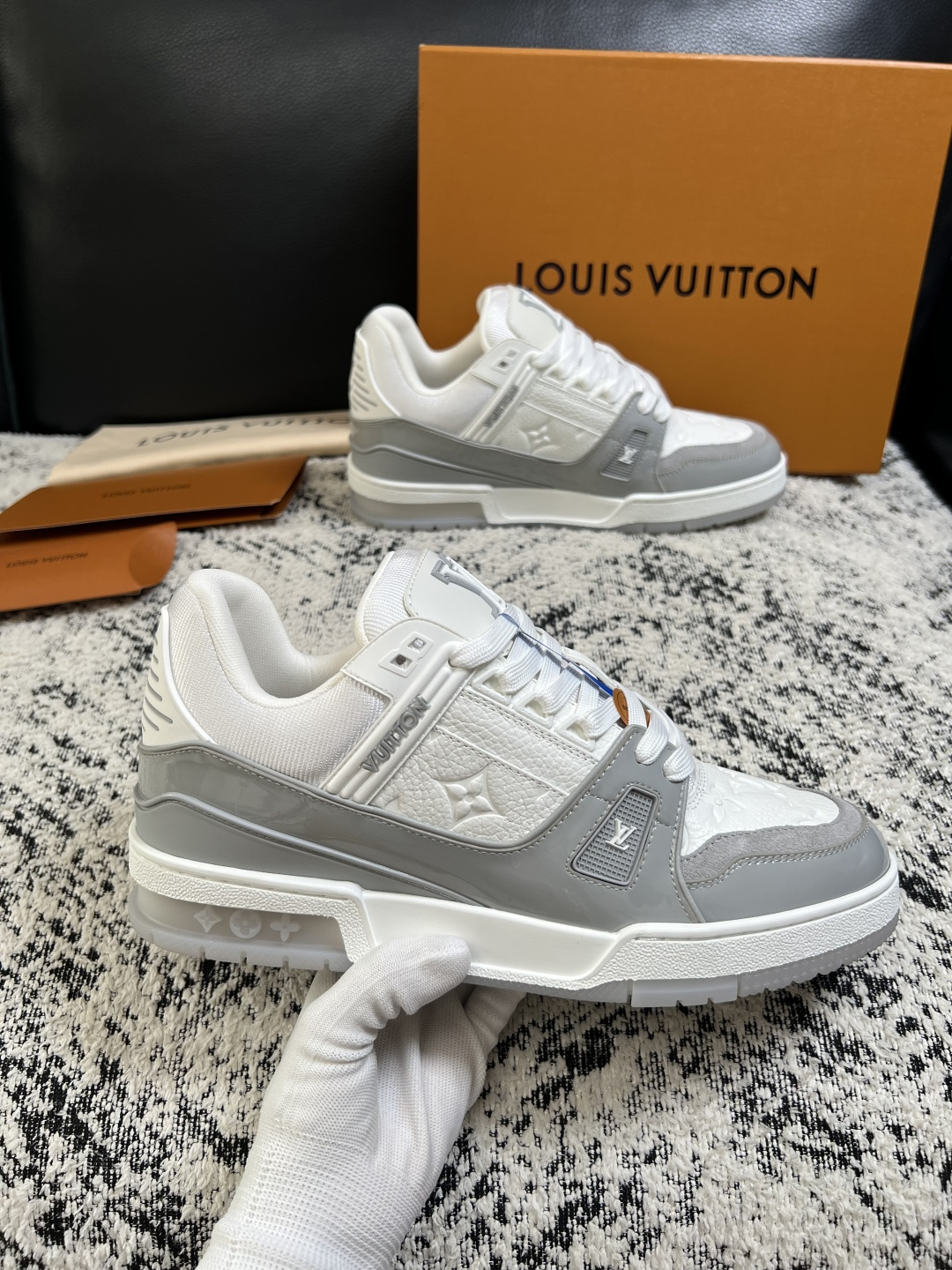 Lv  高品质  顶级工艺品  路易威登，运动板鞋专柜同步，鞋面意大利进口，高品质拼接缤纷色彩复杂工艺品，进口网布里垫柔