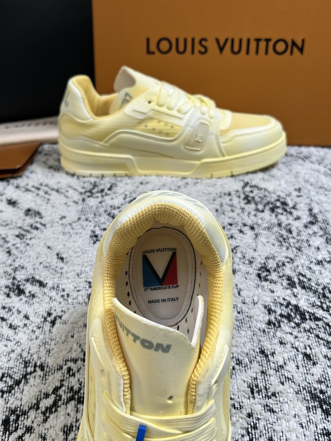 Lv  高品质  顶级工艺品  路易威登，运动板鞋专柜同步，鞋面意大利进口，高品质拼接缤纷色彩复杂工艺品，进口网布里垫柔