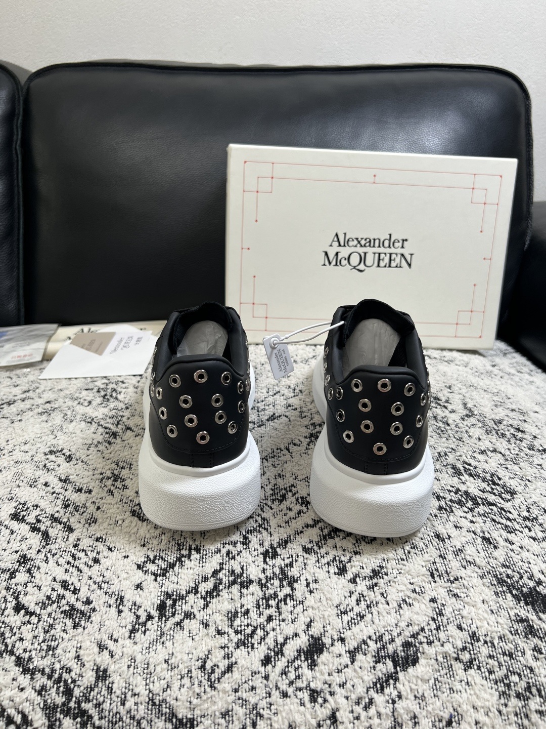 Alexander McQueen 高品质 顶级工艺品 麦昆 专柜同步 原厂配置,意大利进口原版牛皮面料,高品质 Alexander McQueen 高品质 顶级工艺品 麦昆 专柜同步 原厂配置,意大利进口原版牛皮面料,高品质