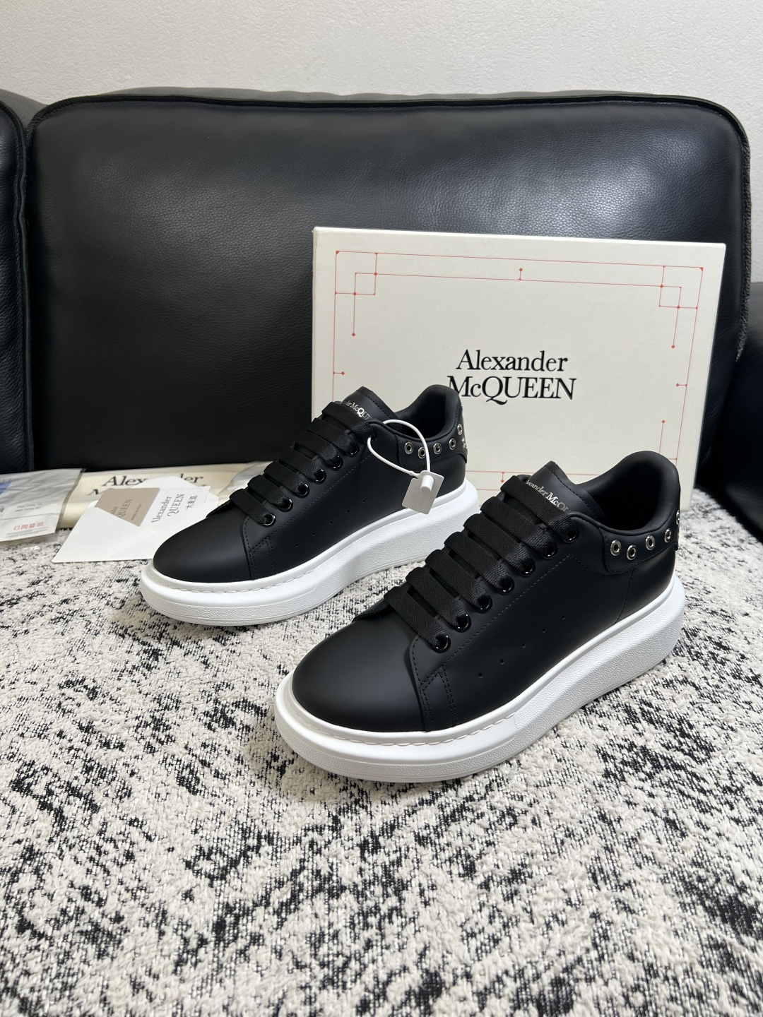 Alexander McQueen 高品质 顶级工艺品 麦昆 专柜同步 原厂配置,意大利进口原版牛皮面料,高品质 Alexander McQueen 高品质 顶级工艺品 麦昆 专柜同步 原厂配置,意大利进口原版牛皮面料,高品质