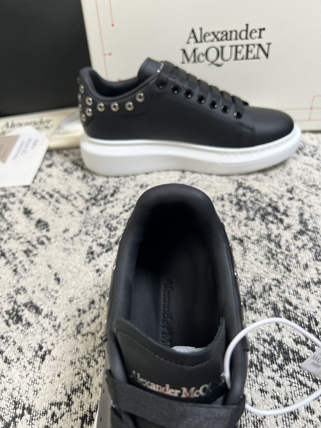 Alexander McQueen 高品质 顶级工艺品 麦昆 专柜同步 原厂配置,意大利进口原版牛皮面料,高品质 Alexander McQueen 高品质 顶级工艺品 麦昆 专柜同步 原厂配置,意大利进口原版牛皮面料,高品质