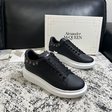 Alexander McQueen 高品质 顶级工艺品 麦昆 专柜同步 原厂配置,意大利进口原版牛皮面料,高品质 Alexander McQueen 高品质 顶级工艺品 麦昆 专柜同步 原厂配置,意大利进口原版牛皮面料,高品质