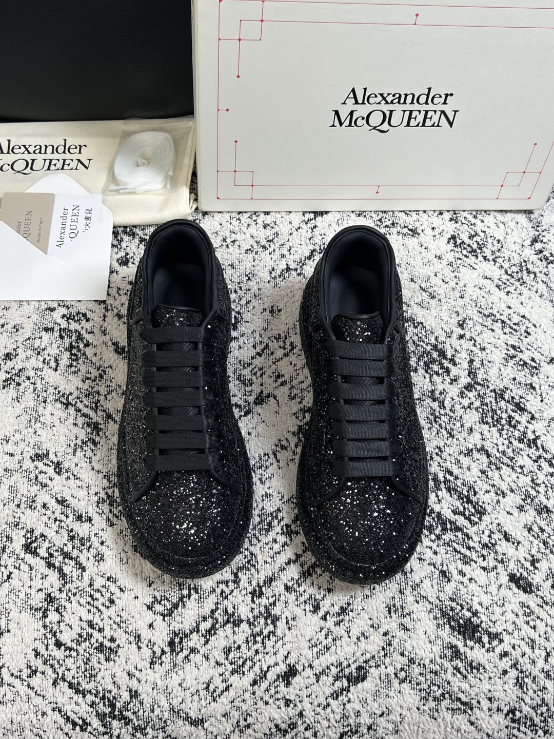 Alexander McQueen  高品质  顶级工艺品  麦昆  专柜同步 原厂配置，意大利进口原版牛皮面料，高品质