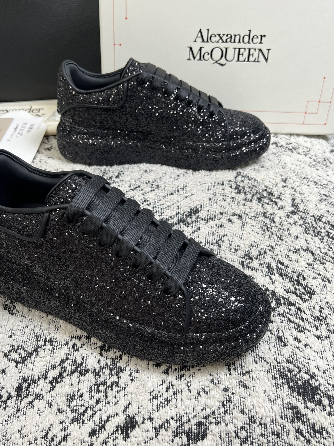 Alexander McQueen  高品质  顶级工艺品  麦昆  专柜同步 原厂配置，意大利进口原版牛皮面料，高品质