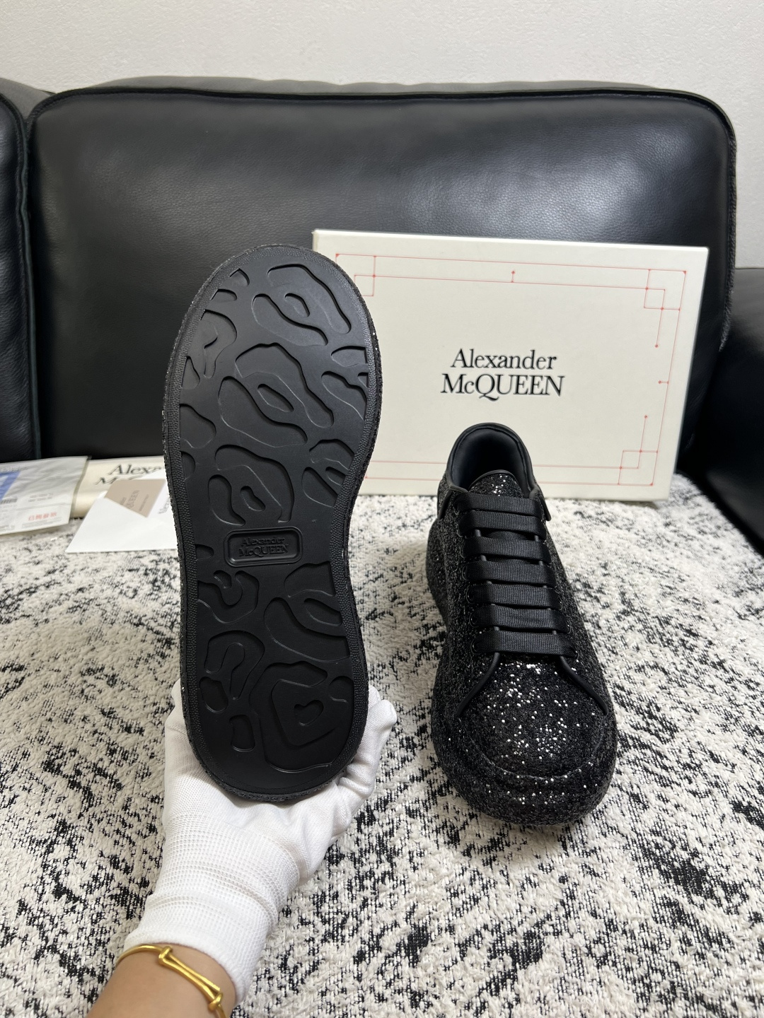 Alexander McQueen  高品质  顶级工艺品  麦昆  专柜同步 原厂配置，意大利进口原版牛皮面料，高品质