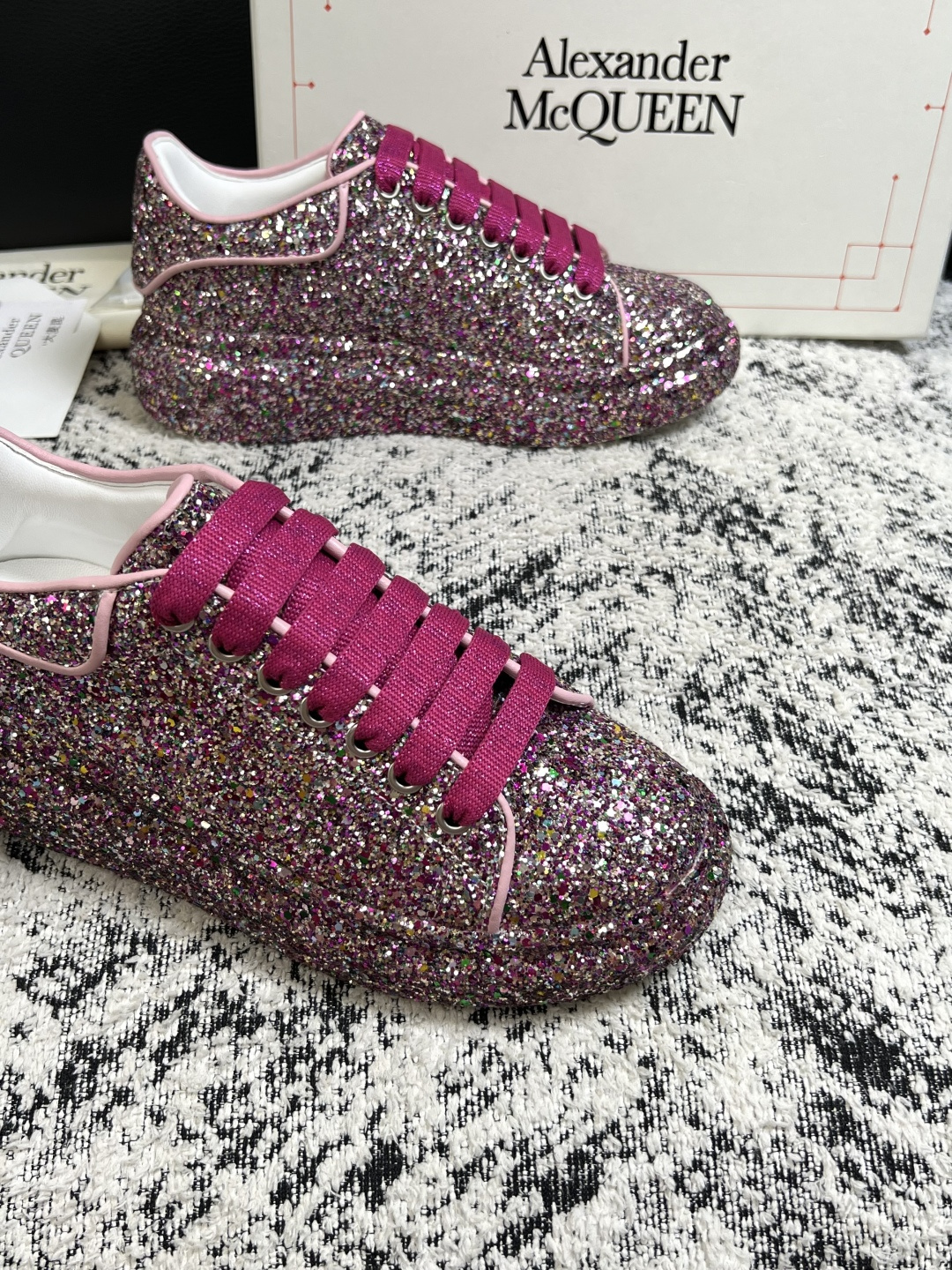 Alexander McQueen  高品质  顶级工艺品  麦昆  专柜同步 原厂配置，意大利进口原版牛皮面料，高品质