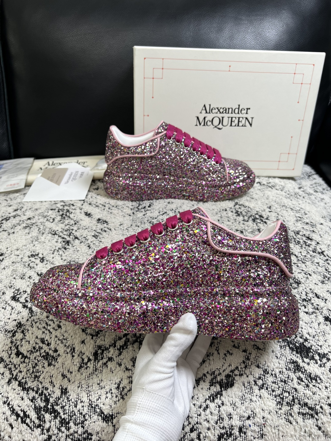 Alexander McQueen  高品质  顶级工艺品  麦昆  专柜同步 原厂配置，意大利进口原版牛皮面料，高品质